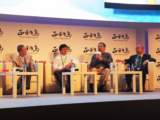 “2014正和岛岛邻大会”于6月13日-15日在北京举行。上图为正和岛创新大集-生物环保技术组。(图片来源：新浪财经 梁斌 摄)