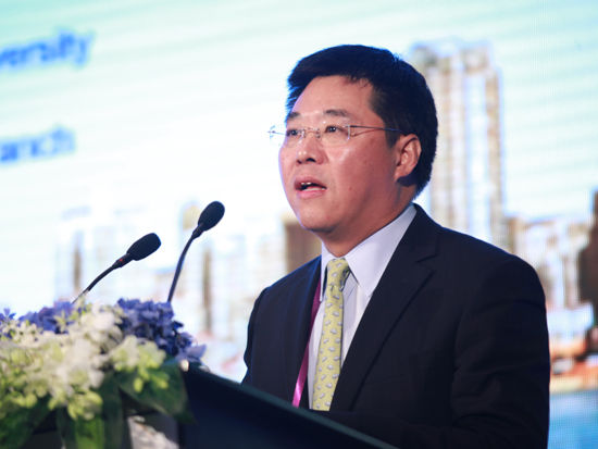 “2014金家岭财富论坛”于6月20日至21日在青岛举行。上图为中国光大集团董事兼副总经理、中国光大控股执行董事兼CEO陈爽。(图片来源：新浪财经 梁斌 摄)