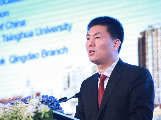 “2014金家岭财富论坛”于6月20日至21日在青岛举行。上图为中国农业银行副行长李振江。(图片来源：新浪财经 梁斌 摄)