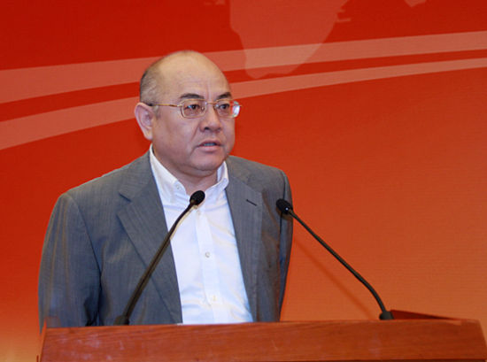 由中国银行业协会和金融时报社共同主办的“2014首届民营银行论坛”于6月21日至22日在北京召开。上图为云南省政府金融办主任刘光溪。(图片来源：新浪财经 刘海伟 摄) 