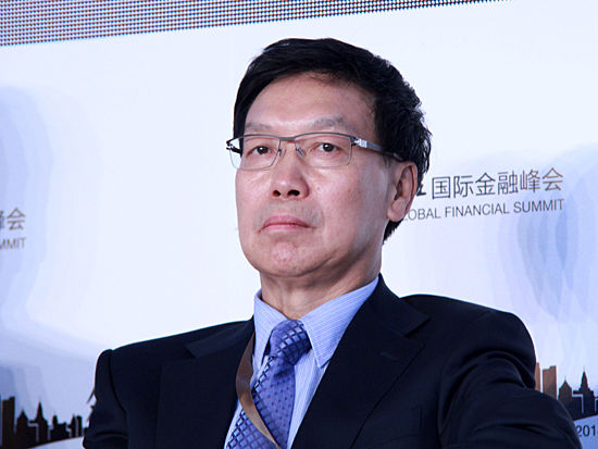 由亚布力中国企业家论坛与上海金融业联合会共同主办的“第二届外滩国际金融峰会”于7月4日在上海半岛酒店举办。图为北京国际信托有限公司总经理王晓龙在《论坛议题二：民间资本的曙光与迷雾》现场。(图片来源：新浪财经 刘海伟 摄)