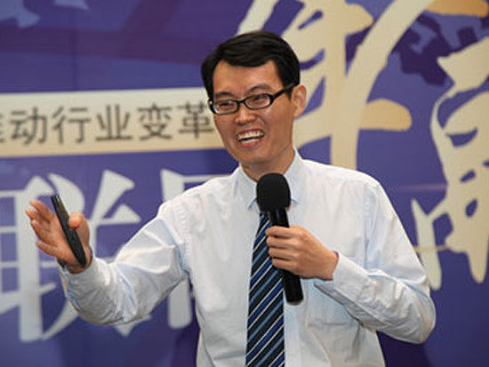 “第二届中国中小企业投融资交易会”期间，由中国中小企业协会高新技术产业分会与《中外管理》杂志和联合主办的“京津冀一体化联动论坛”7月8日在北京国家会议中心召开。上图为清华大学、北大网络营销总裁班创始专家刘东明。（图片来源：新浪财经）