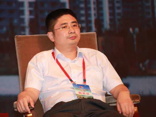 “丝绸之路经济带(兰州新区)发展高层论坛”于2014年7月19日在兰州召开。上图为国研中心产业经济部研究员王忠宏。(图片来源：新浪财经 梁斌 摄)