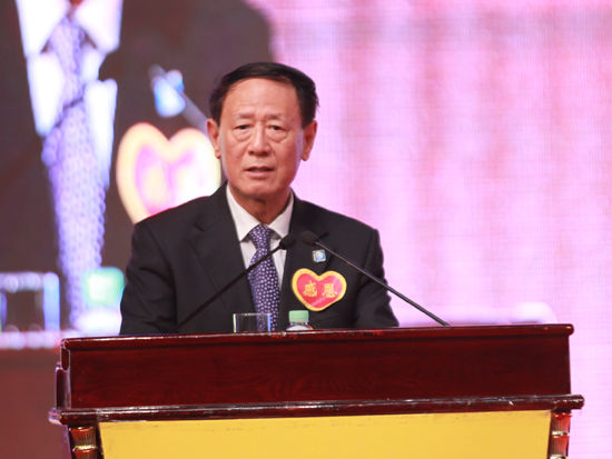 “华佗论箭·七月盛典”于2014年7月25日在广州白云国际会议中心举行。上图为绿基会理事长胡德平。(图片来源：新浪财经 梁斌 摄)