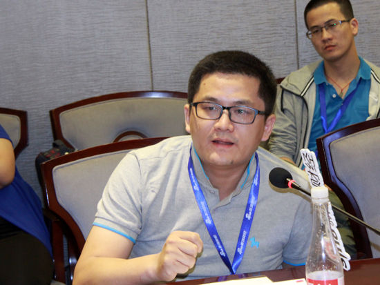 由新浪财经主办的“未来品牌之路•昆仑论道”于8月5日至8日在青海西宁举行。本届论坛主题：重建消费链接。上图为91金融联合创始人、CMO吴文雄。(图片来源：新浪财经 刘海伟 摄)