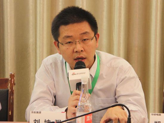 　由新浪财经主办的“未来品牌之路•昆仑论道”于8月5日至8日在青海西宁举行。本届论坛主题：重建消费链接。上图为东方航空宣传部部长刘坤强。(图片来源：新浪财经)