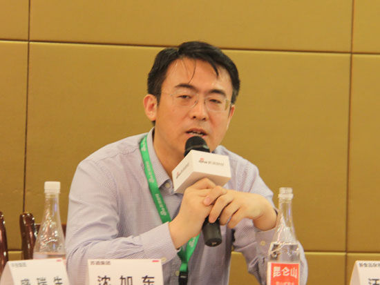 由新浪财经主办的“未来品牌之路•昆仑论道”于8月5日至8日在青海西宁举行。本届论坛主题：重建消费链接。上图为苏酒集团(洋河·双沟)贸易股份有限公司副总经理沈加东。(图片来源：新浪财经 刘海伟 摄)