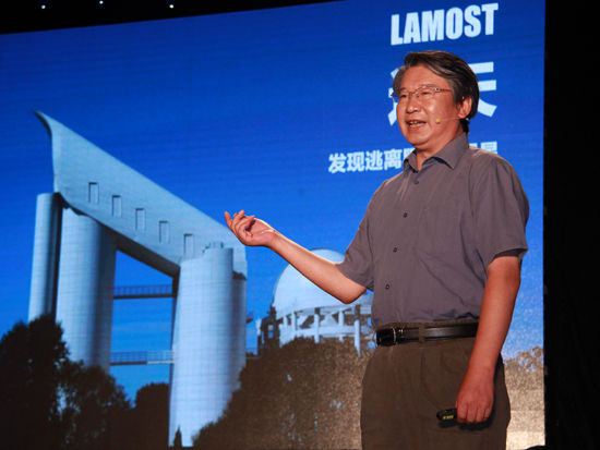 由北京君和创新公益基金会创办的公益性讲坛——CC讲坛于8月9日下午在北京举行。图为中国科学院国家天文台研究员、博士生导师、国家重大科学工程LAMOST项目负责人赵永恒。(图片来源：新浪财经 刘海伟 摄) 