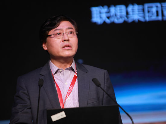 “2014亚布力中国企业家论坛夏季高峰会”于2014年8月22日-24日在河南郑州召开。上图为联想集团董事长兼CEO杨元庆。(图片来源：新浪财经 梁斌 摄)