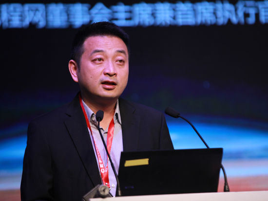 “2014亚布力中国企业家论坛夏季高峰会”于2014年8月22日-24日在河南郑州召开。上图为携程网董事会主席兼首席执行官梁建章。(图片来源：新浪财经 梁斌 摄)