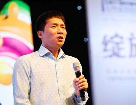 “第十一届学习型中国-女性成功论坛”于2014年8月22日-24日在北京召开。上图为学习型中国促进会执行主席、北京人间远景文化教育集团董事长刘景斓。(图片来源：新浪财经 梁斌 摄)