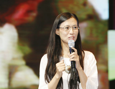 “第十一届学习型中国-女性成功论坛”于2014年8月22日-24日在北京召开。上图为全国政协委员、全国工商联执委、《中国美容时尚报》报社社长张晓梅。(图片来源：新浪财经)