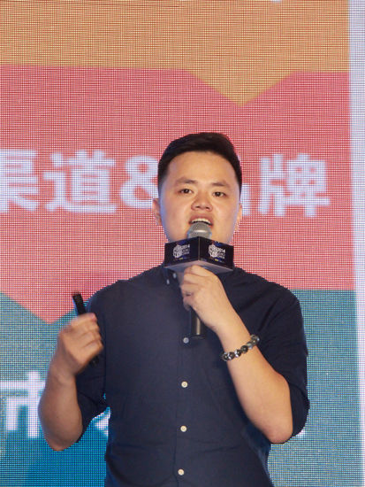 由创业邦和杭州市人民政府联合主办的“2014创新中国总决赛”于9月3日至4日在浙江杭州举办。上图为杭州莱凡网络科技有限公司在时尚专场做展示。（图片来源：新浪财经 刘海伟 摄）