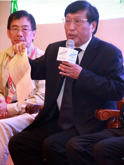 由发改委国际合作中心、全国金融系统青年联合会以及清华大学中国发展规划研究中心共同主办的“中青年改革开放论坛(莫干山会议·2014)”于9月18日至20日在浙江省德清县莫干山举办。上图为国家发改委宏观经济研究院教授、博导常修泽。（图片来源：新浪财经 刘海伟 摄）