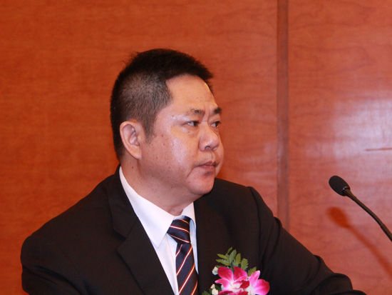 由《经济》杂志社主办的“2014(第十届)中国企业诚信与竞争力论坛峰会”于9月26日-29日在北京召开。上图为深圳市厨安居酒店用品设备有限公司董事长陈育民。（图片来源：新浪财经 刘海伟 摄）