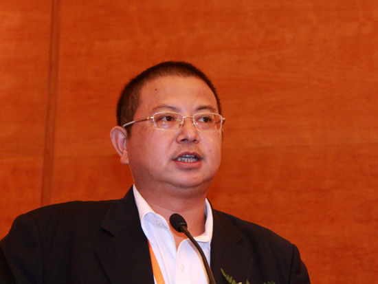 由《经济》杂志社主办的“2014(第十届)中国企业诚信与竞争力论坛峰会”于9月26日-29日在北京召开。上图为佛山高胜企业管理顾问有限公司丁佰胜。（图片来源：新浪财经 刘海伟 摄）