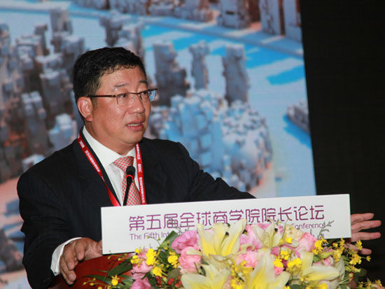 “第五届全球商学院院长论坛”于2014年10月9日-10日在上海举行。上图为中国上海交通大学安泰经济与管理学院副院长吕巍。(图片来源：新浪财经 梁斌 摄)