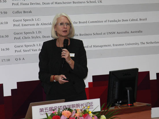 “第五届全球商学院院长论坛”于2014年10月9日-10日在上海举行。上图为英国曼彻斯特大学商学院院长Fiona Devine。(图片来源：新浪财经 梁斌 摄)