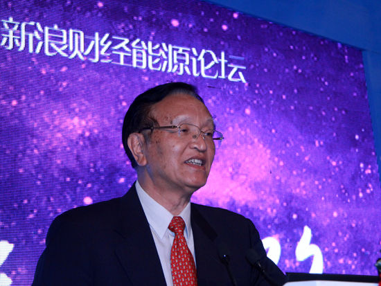 由新浪财经主办的“2014新浪财经能源论坛”于2014年10月18日在北京海航万豪酒店召开。本届论坛主题：未来能源之路——互联与变革。上图为国家能源委专家咨询委员会主任、原国家能源局局长张国宝。(图片来源：新浪财经 刘海伟 摄)