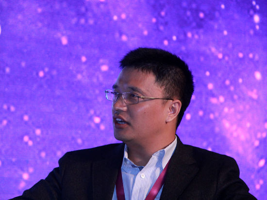 由新浪财经主办的“2014新浪财经能源论坛”于2014年10月18日在北京海航万豪酒店召开。本届论坛主题：未来能源之路——互联与变革。上图为国网能源研究院电网发展综合研究所所长张义斌。(图片来源：新浪财经 刘海伟 摄)