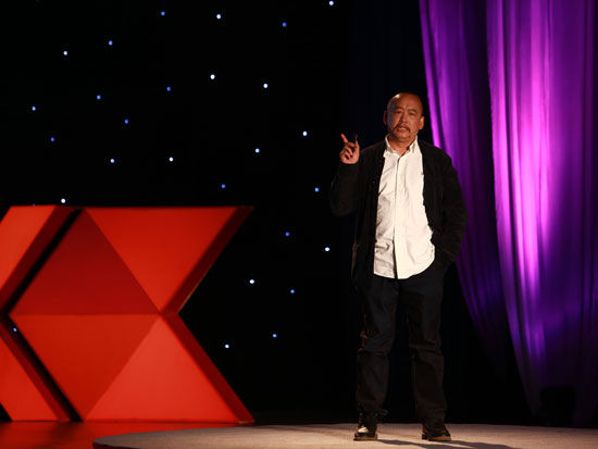 由北京君和创新公益基金会创办的公益性讲坛——“CC讲坛(第四期)”于2014年10月18日在北京举行。上图为中央美术学院教授王华祥。(图片来源：新浪财经)