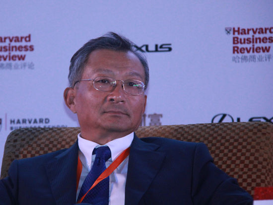 《哈佛商业评论》中文版于2014年10月23日在北京举办《哈佛商业评论》中国年会·2014。主题为：动荡年代的基业长青。上图为青岛啤酒董事长孙明波。(图片来源：新浪财经 刘海伟 摄)