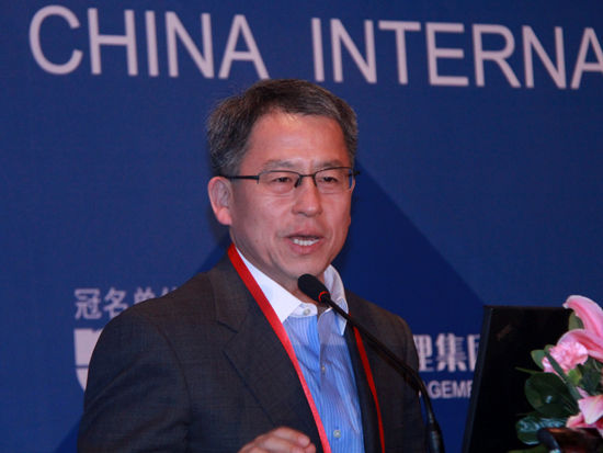 “第十一届中国国际金融论坛”于2014年10月24-25日在上海明悦大酒店 召开。本次论坛主题为：金融创新与实体经济发展。上图为中国融资租赁企业协会副会长、秘书长王佳林。（图片来源：新浪财经 刘海伟 摄）