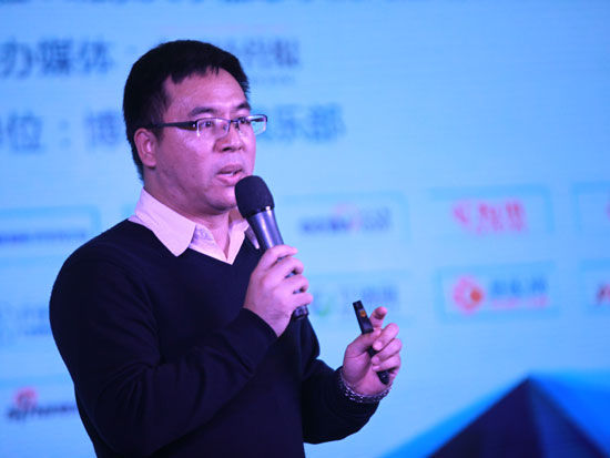 由北京大学信息科学技术学院主办的“2014北京大学电商创新与互联金融高峰论坛”于2014年10月25日在北京举行。上图为易观国际电商和大数据应用中心高级分析师林文斌。(图片来源：新浪财经 梁斌 摄)