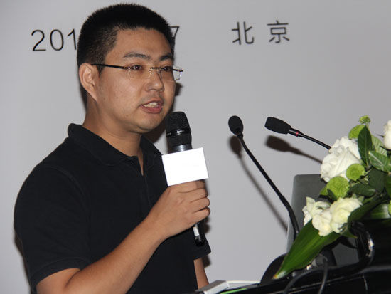 “发现微财富”媒体沟通会于2014年10月27日在北京丽思卡尔顿酒店举行。上图为微财富产品经理张天佳。(图片来源：新浪财经 梁斌 摄)