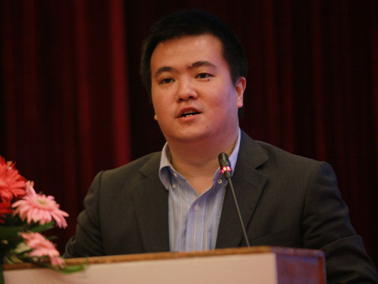 由《董事会》杂志主办的第十届中国上市公司董事会“金圆桌论坛”暨“金圆桌奖”颁奖盛典于2014年11月6日至7日在南京举行。上图为工商银行私人银行代表吴轶。(图片来源：新浪财经 梁斌 摄)