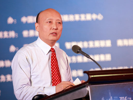 由国家发改委中国城市和小城镇改革发展中心主办的“2014’中国城市可持续发展国际高层论坛”于11月8日-9日在广州举行。上图为国家信息中心常务副主任杜平。(图片来源：新浪财经 梁斌 摄)