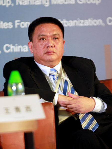 由国家发改委中国城市和小城镇改革发展中心主办的“2014’中国城市可持续发展国际高层论坛”于11月8日-9日在广州举行。上图为广东省韶关市副市长王青西。(图片来源：新浪财经 梁斌 摄)