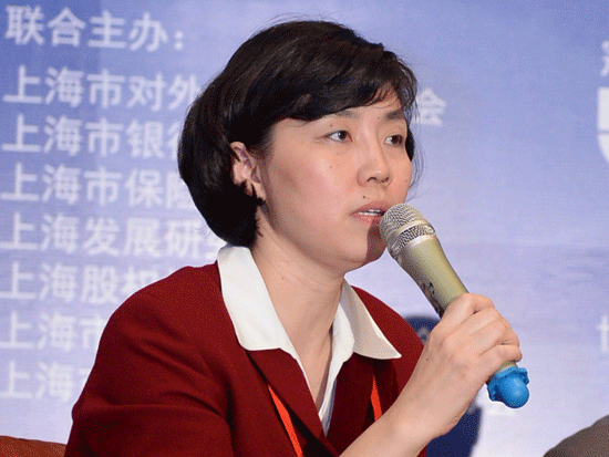“第十一届中国国际金融论坛”于2014年10月24-25日在上海明悦大酒店召开。本次论坛主题为：金融创新与实体经济发展。上图为主持人：穆迪公司董事总经理、中国区主管史季在《闭幕对话一：沪港通开启-迈向国际化的中国资本市场创新与展望》。（图片来源：新浪财经）