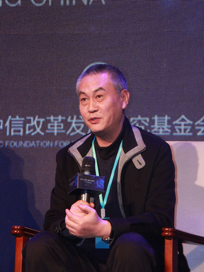 由中信书院主办的“2014中信书院前沿论坛”于11月15日在北京举办。论坛主题：《对话21世纪：回望与瞻顾》。上图为北京大学国际关系学院教授潘维。(图片来源：新浪财经 刘海伟 摄)