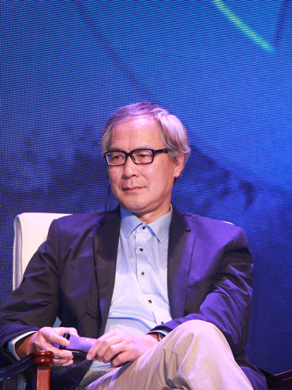 由中信书院主办的“2014中信书院前沿论坛”于11月15日在北京举办。论坛主题：《对话21世纪：回望与瞻顾》。上图为北京大学哲学系教授何怀宏。(图片来源：新浪财经 刘海伟 摄)