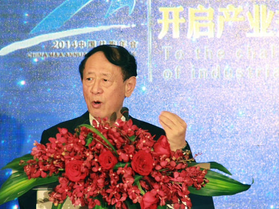 图为原中共中央统战部副部长胡德平。（图片来源：新浪财经 骆霄 摄）