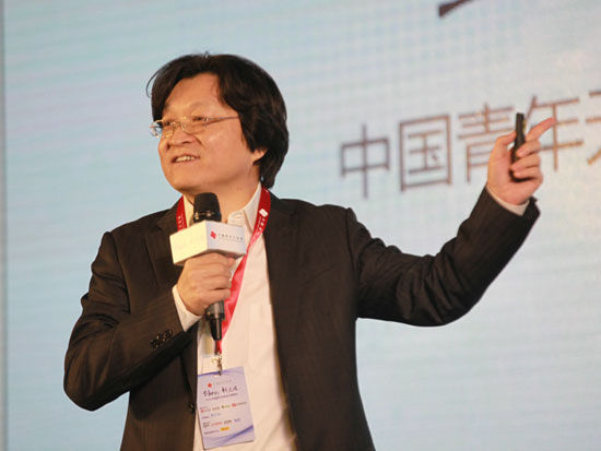 “2014中国青年天使会年度峰会”于11月25日在北京召开。上图为中国青年天使会秘书长、《创业家》杂志社社长牛文文。(图片来源：新浪财经 梁斌 摄)