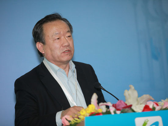 2014节能环保产业高峰论坛暨中国工业节能与清洁生产协会年会于11月27日-29日在北京召开。上图为国务院参事陈全生。(图片来源：新浪财经 梁斌 摄)