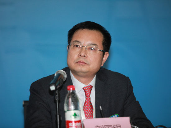 2014节能环保产业高峰论坛暨中国工业节能与清洁生产协会年会于11月27日-29日在北京召开。上图为双良集团副总裁刘国银。(图片来源：新浪财经 梁斌 摄)