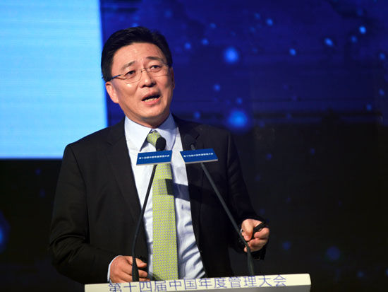 由《英才》杂志、新浪网、北京青年报共同主办“2014(第十四届)中国年度管理大会”于11月28日在北京举办。上图为施耐德电气(中国)有限公司总裁朱海。(图片来源：新浪财经 梁斌 摄)