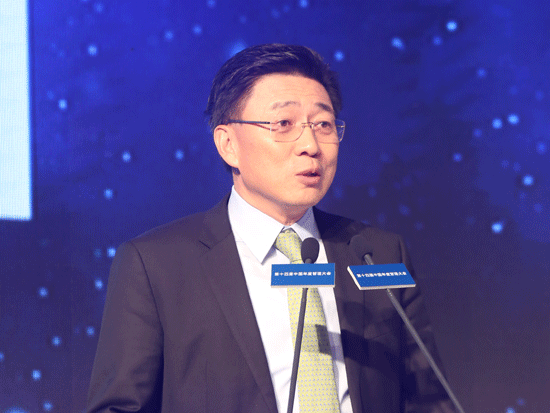 由《英才》杂志、新浪网、北京青年报共同主办“2014(第十四届)中国年度管理大会”于11月28日在北京举办。上图为施耐德电气（中国）有限公司总裁朱海。 (图片来源：新浪财经)