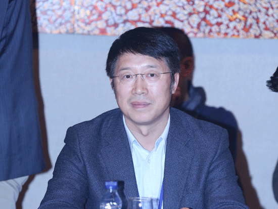 由《英才》杂志、新浪网、北京青年报共同主办“2014(第十四届)中国年度管理大会”于11月28日在北京举办。上图为上海长江国弘投资管理有限公司-首席合伙人李春义。(图片来源：新浪财经)