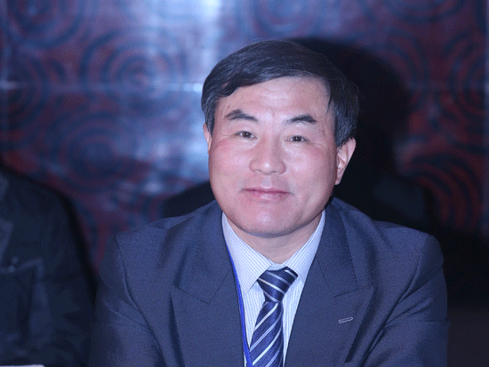 由《英才》杂志、新浪网、北京青年报共同主办“2014(第十四届)中国年度管理大会”于11月28日在北京举办。上图为万宝盛华集团（中国）董事总经理张锦荣。(图片来源：新浪财经)