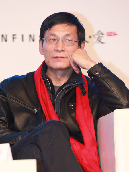 上海市浙江商会第九次会员大会暨2014“全球经济新常态与企业发展之道”高峰论坛于12月7日在上海举行。上图为专业金融人士朱云来。(图片来源：新浪财经 梁斌 摄)