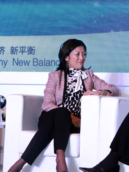 由中国国际友好联络会主办，《财经》杂志承办的“三亚·财经国际论坛”于2014年12月12日-14日在海南省三亚市召开。主题为：新经济 新平衡。上图为最佳畅销书作家，前洛杉矶副市长陈愉。(图片来源：新浪财经 刘海伟 摄)