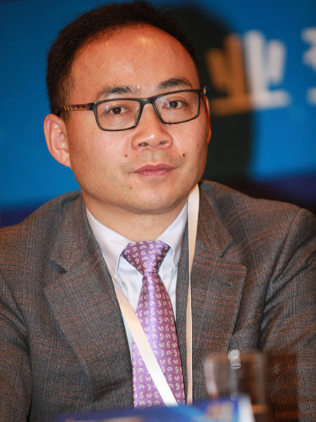 由《中国企业家》杂志社主办的“2014(第十三届)中国企业领袖年会”于12月12日-14日在北京举行。上图为建龙钢铁股份有限公司董事长张伟祥先生。(图片来源：新浪财经 梁斌 摄)