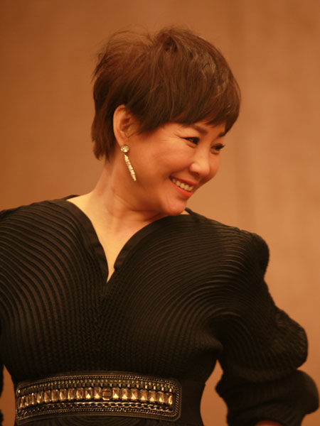 由《中国企业家》杂志社主办的“2014(第十三届)中国企业领袖年会”于12月12日-14日在北京举行。上图为87乐蜂网创始人李静。(图片来源：新浪财经 梁斌 摄)