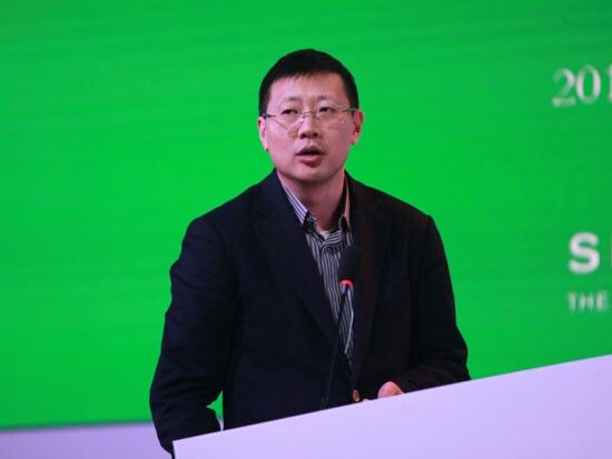 由《中国企业家》杂志社主办的“2014(第十三届)中国企业领袖年会”于12月12日-14日在北京举行。上图为红杉中国基金创始人及执行合伙人沈南鹏先生。(图片来源：新浪财经 梁斌 摄)