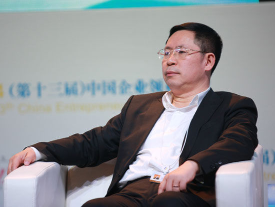 由《中国企业家》杂志社主办的“2014(第十三届)中国企业领袖年会”于12月12日-14日在北京举行。上图为用友软件股份有限公司董事长王文京。(图片来源：新浪财经 梁斌 摄)