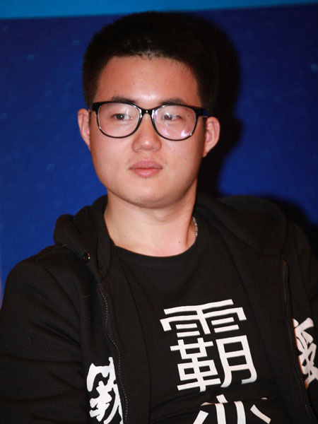 由《中国企业家》杂志社主办的“2014(第十三届)中国企业领袖年会”于12月12日-14日在北京举行。上图为伏牛堂CEO张天一。(图片来源：新浪财经 梁斌 摄)